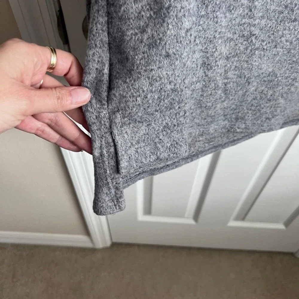 Gilli Womens Grey Soft Knit Lantern Sleeve High-Low Top Medium Made in USA‎